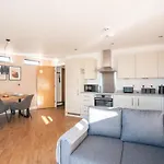Boat House - Luxe With River View - Next To Harbour & Cafes * Bristol