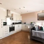 Boat House - Luxe With River View - Next To Harbour & Cafes Appartamento