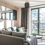 Boat House - Luxe With River View - Next To Harbour & Cafes Appartamento