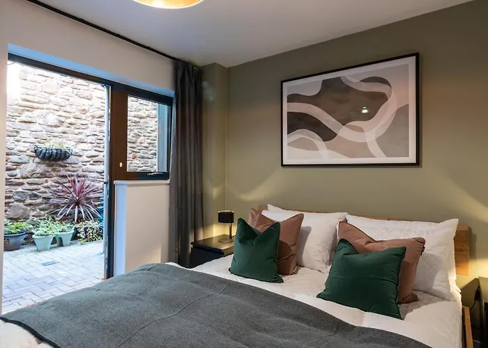 Boat House - Luxe With River View - Next To Harbour & Cafes Bristol