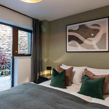 Boat House - Luxe With River View - Next To Harbour & Cafes 布里斯托