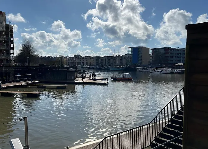 Boat House - Luxe With River View - Next To Harbour & Cafes بريستول