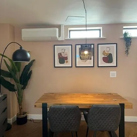 Boat House - Luxe With River View - Next To Harbour & Cafes Daire *