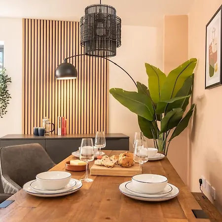 Boat House - Luxe With River View - Next To Harbour & Cafes Daire