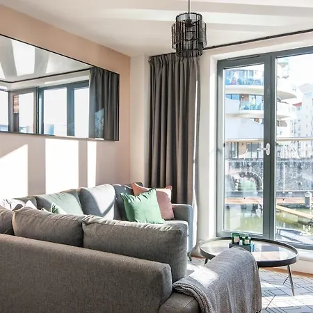 Boat House - Luxe With River View - Next To Harbour & Cafes Lejlighed