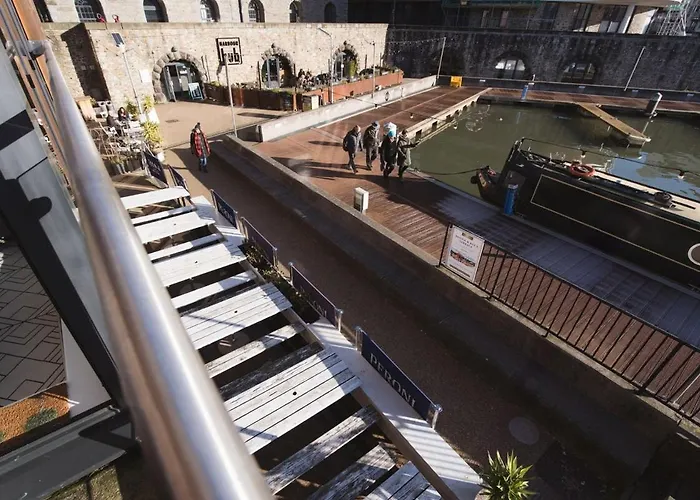 Boat House - Luxe With River View - Next To Harbour & Cafes