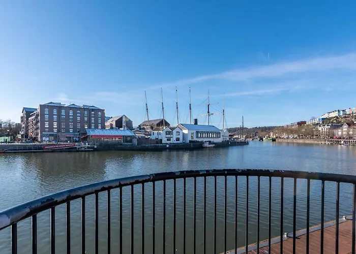 Apartmán Boat House - Luxe With River View - Next To Harbour & Cafes *